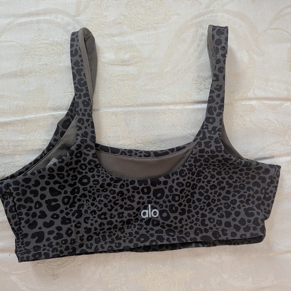 ALO Yoga Dark Leopard Print Sports Bra - Picture 2 of 3